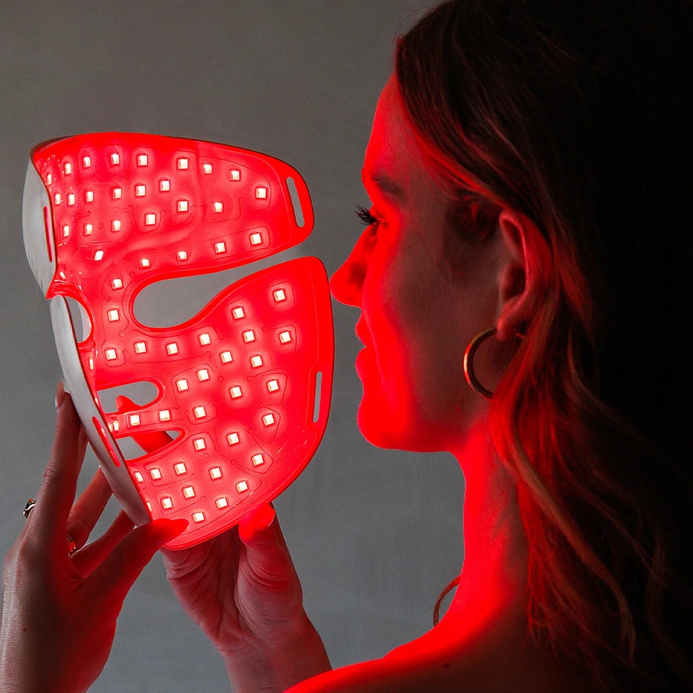 Máscara LED 7 Colores con Cuello – Terapia de Luz Roja Inalámbrica y Portátil para Rejuvenecimiento Facial, Antienvejecimiento y Arrugas